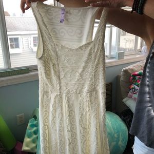 WHITE LACE DRESS